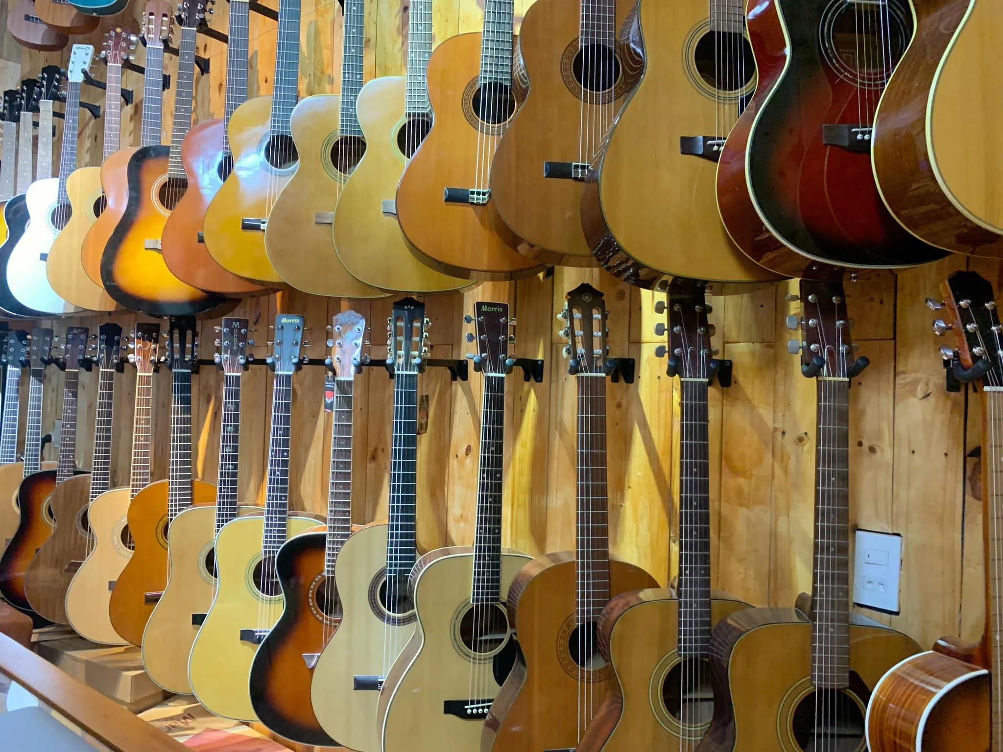 Mua đàn guitar giá rẻ