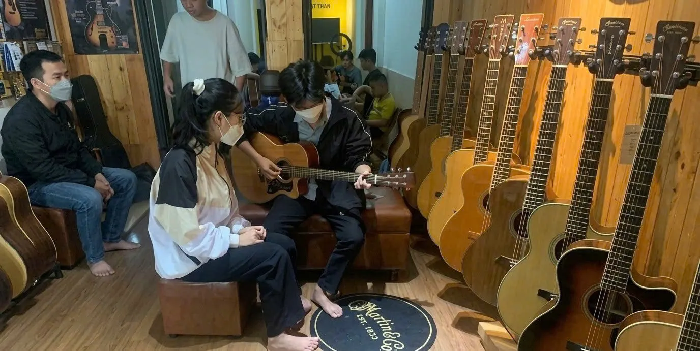 Chọn đàn guitar theo độ tuổi