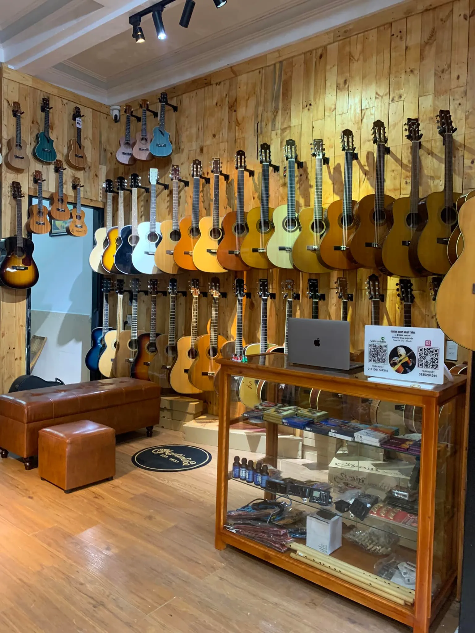 Cửa hàng đàn guitar