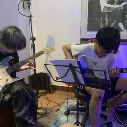 Hoạt động dạy guitar 2
