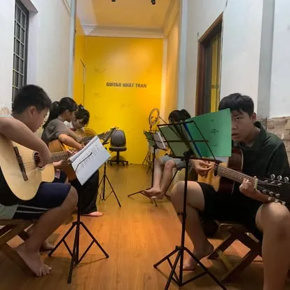 Hoạt động dạy guitar 4